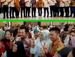 Lanjutkan : Bupati Rohil Afrizal Sintong Dibanjiri Dukungan Saat Menghadiri Acara Reuni Akbar Alumni SMAN 1 Bagan Sinembah.