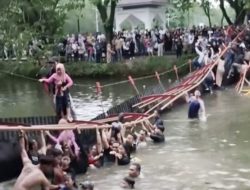 Jembatan Taman Cadika Roboh, Puluhan Pengunjung Tercebur