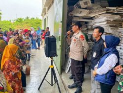 Personil Polres Muara Enim Kawal Ketat Proses Pelipatan Surat Suara Pilkada Serentak di Gudang KPU