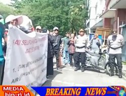 Puluhan Warga Orasi di gedung DPRD kota Batam minta ABH Segera Alirkan Air Bersih