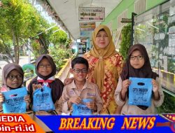Eyes Clinic Goes to School, Bukit Asam Beri Bantuan Kacamata untuk 25 Pelajar SD