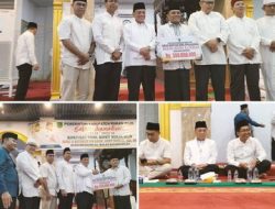 Safari Ramadhan di Masjid Agung Al-Ikhlas, Pemda Rohil Serahkan Dana Hibah Rp 300 Juta