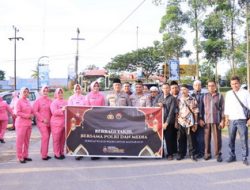 Bakti Religi Polres Rohil di Bulan Ramadhan, Bhayangkari dan Insan Pers Bagikan Takjil