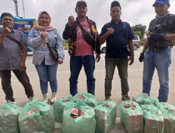 Mitra dan Media Online Batam Berbagi Takjil di Bulan Suci Ramadhan