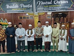 Wujud Kedekatan Polri dengan Masyarakat, Polsek Pujud Polres Rohil Hadiri Peringatan Nuzulul Qur’an Ramadhan 1446 H