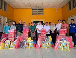 Bupati Rokan Hilir Salurkan Bantuan Sembako bagi Korban Kebakaran di Bagan Sinembah