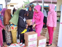 Terus Pererat Solidaritas di Bulan Suci Ramadan, Bhayangkari dan Polres Rohil Gelar Baksos Ramadan 