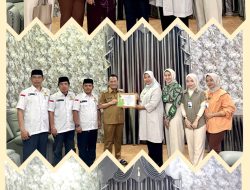 RS Awal Bros Salurkan Zakat Mal, Diterima Langsung oleh Bupati Rokan Hilir