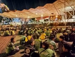 Pengemudi Ojol,Masyarakat dan Mahasiswa Batam Gelar Doa Bersama dengan Seribu Lilin untuk Affan Kurniawan