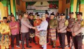 Kapolsek Bagan Sinembah AKP Bonardo Purba Tanam Pohon di HUT Rohil ke-26, Dukung Program Green Policing Kapolda Riau