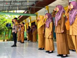 Bhabinkamtibmas Jadi Pembina Upacara di SMPN 1 TPTM, Sampaikan Pesan Kamtibmas kepada Pelajar