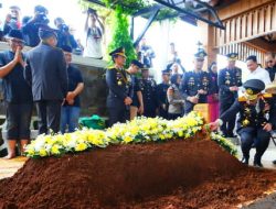 Kapolri Hadiri Pemakaman Istri Jenderal Hoegeng: Pesan Eyang Meri Jadi Inspirasi bagi Keluarga Besar Polri