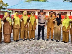 Bhabinkamtibmas Batu Hampar Jadi Pembina Upacara di SDN 004, Tekankan Disiplin dan Antibullying Sejak Dini