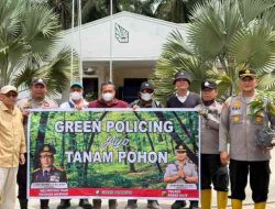 Polsek Pujud Sosialisasikan Program Green Policing dan Tanam Bibit Pohon di Lingkungan Perusahaan