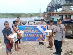 Polsek Pujud Salurkan Bantuan Sembako kepada Nelayan Sungai Rokan Lewat Program JALUR