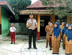 Kapolsek TPTM Iptu Kodam Firman Sidabutar Jadi Pembina Upacara di SDN 006, Tekankan Disiplin