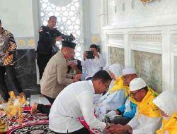 Kapolres dan Wakil Bupati Rohil Lepas Delapan Calon Jemaah Haji Panipahan