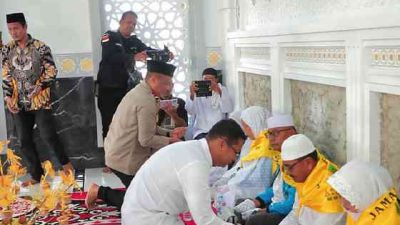 Kapolres dan Wakil Bupati Rohil Lepas Delapan Calon Jemaah Haji Panipahan