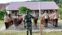 Satgas Pamtas Yonarmed 19/Bogani Tanamkan Semangat Bela Negara kepada Pelajar di Lolak