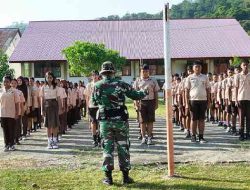 Satgas Pamtas Yonarmed 19/Bogani Tanamkan Semangat Bela Negara kepada Pelajar di Lolak