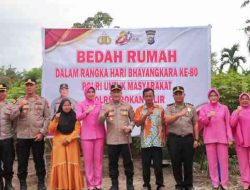Sambut HUT Bhayangkara Ke-80, Polres Rohil Salurkan Bansos Bedah Rumah di Tanah Putih