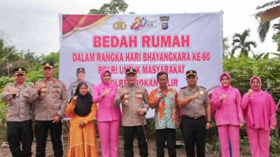 Sambut HUT Bhayangkara Ke-80, Polres Rohil Salurkan Bansos Bedah Rumah di Tanah Putih