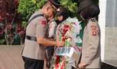 KAPOLRES MUARA ENIM PIMPIN ZIARAH DAN TABUR BUNGA DI TMP KSATRIA PERTIWI DALAM RANGKA HARI BHAYANGKARA KE-80