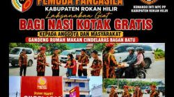 KOTI MPC Pemuda Pancasila Rokan Hilir Gelar Aksi Sosial Berbagi Nasi Kotak Gratis, Gandeng Rumah Makan Cindelaras Bagan Batu
