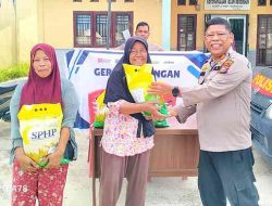 Sat Binmas Polres Rohil Salurkan 3 Ton Beras Murah Kepada Masyarakat 