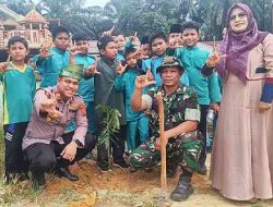 Green Policing: Polsek Bagan Sinembah Bersama Pelajar Tanam 100 Pohon di Lingkungan Sekolah