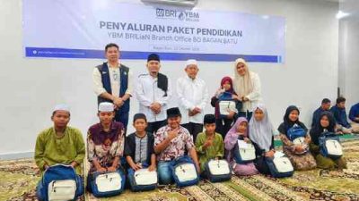 BRI Bagan Batu Perkuat Kepedulian Sosial melalui Penyaluran Paket Pendidikan