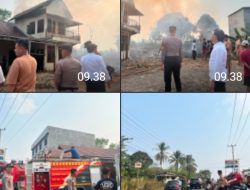Polisi Bersama Masyarakat Peduli Api: Kebakaran Hutan dan Rumah di Karang Raja, Polres Muara Enim Turun ke Lokasi